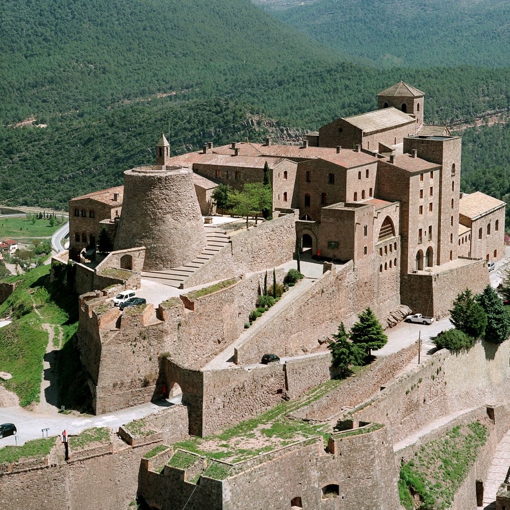 Castillo de Cardona: historia, arquitectura y significado