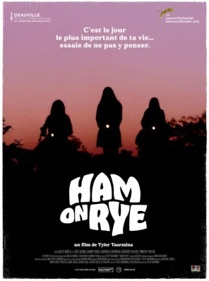 Affiche officielle du film Ham on Rye de Tyler Taormina. Affiche du film Ham on Rye réalisé par Tyler Taormina sur un rite de passage adolescent.
