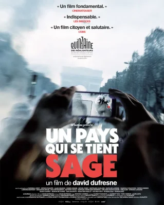Affiche du film Un pays qui se tient sage de David Dufresne. Affiche du documentaire Un pays qui se tient sage réalisé par David Dufresne.