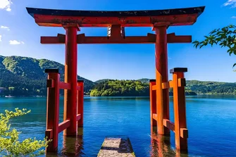 箱根神社 (Hakone Shrine)