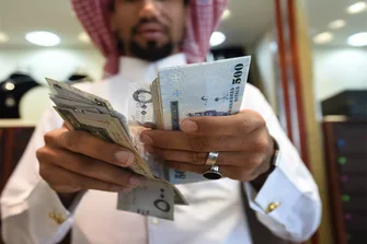 هل خلق النقود في البنوك من أكل أموال الناس بالباطل؟
