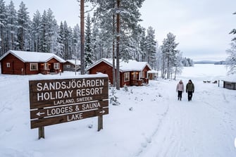 Sandsjögården – en semesteranläggning vid sjön i svenska Lappland