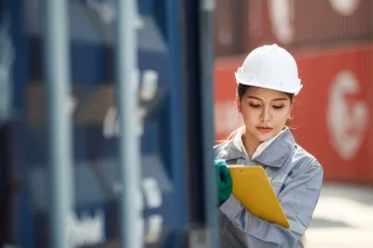 من هو المخلص الجمركي؟