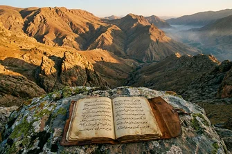 الدليل الشامل لتاريخ وتنوع اللغة الكردية: کردی أم کوردی؟