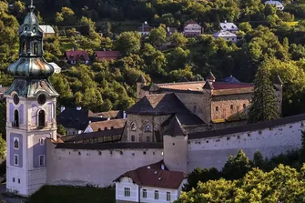 Hrady a zámky na Slovensku