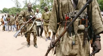 Groupe d’hommes armés lors de l’attaque perpétrée par des peuls transhumants à Kétou.