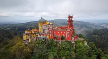 Vue du Palais de Pena à Sintra.