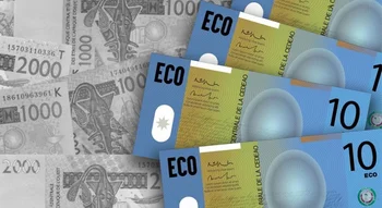 عملة الإيكو (ECO): أوراق نقدية مقترحة باللون الأزرق جنباً إلى جنب مع عملة فرنك غرب أفريقيا.