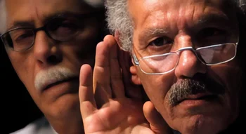 Site d’information Algérie Patriotique appartenant à Lotfi Nezzar – portrait de deux hommes dans une ambiance sérieuse.