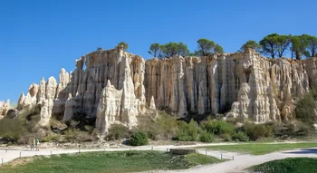 Détail des parois sculptées des Orgues d’Ille-sur-Têt.