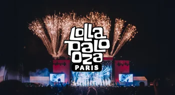 Spectacle de feux d'artifice durant un concert à Lollapalooza Paris.