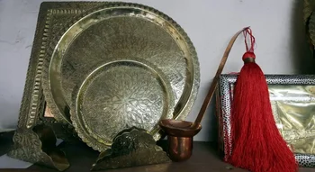 Objets d’artisanat en cuivre illustrant le développement de clusters culturels dans le sud de la Méditerranée.