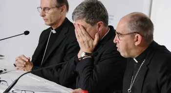 Conférence de presse après l’interpellation des curés de l’église catholique romaine dans les mailles de la police républicaine dans le Plateau.