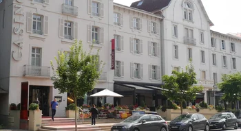 Façade extérieure casino de Vittel.