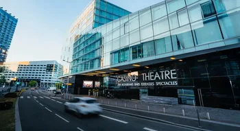 Façade extérieure du Casino Théâtre Barrière Lille avec ses espaces spectacles et jeux.