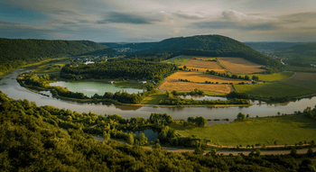 Landschaftsansicht des Altmühltals in Bayern