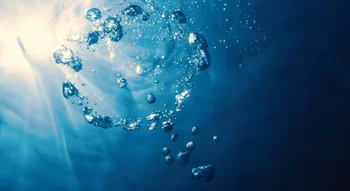 Santé-Covid-19 : Psychose oblige, les algériens achètent de l’Oxygène en ligne ! – bulles d’oxygène sous l’eau en pleine lumière.