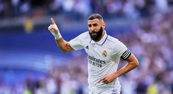 Karim Benzema célèbre un but au Real Madrid.
