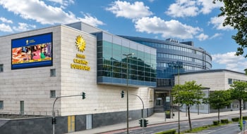 Spielbank Duisburg Außenansicht mit Merkur-Sonne an der Fassade