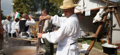 Gulyás készítése a szolnoki fesztiválon Gulyás készítése
