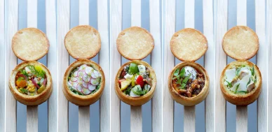 Bols en pain garnis emblématiques du concept Les Bols de Jean. Sélection de bols en pain comestible garnis, signature culinaire des Bols de Jean.