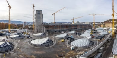 Der neue Hauptbahnhof mit Lichtaugen auf dem Dach, Baustelle Stuttgart 21