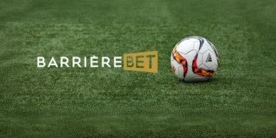 Le logo de BarrièreBet sur un terrain de football, illustrant l'activité de paris sportifs en ligne du Groupe Barrière.