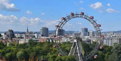 Közel 65 méteres magasságával a világ egyik legrégebbi ilyen jellegű működő létesítménye Wiener Riesenrad