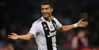 Cristiano Ronaldo in Juventus kit.