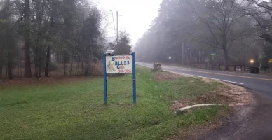 Panneau routier indiquant l’entrée du Bradfordville Blues Club.