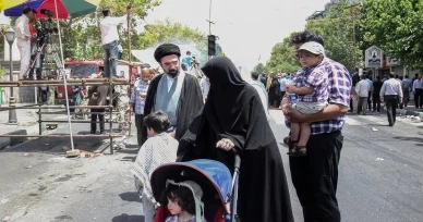 مجتبى خامنئي وعائلته