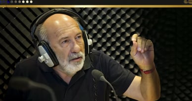 Adelino Gomes – repórter profissional de uma época decisiva