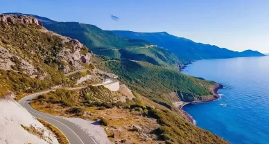L'isola di Sardegna dispone di buone strade automobilistiche Noleggio auto Sardegna