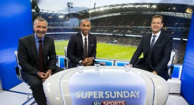 Thierry Henry en plateau TV avec Sky Sports lors du Super Sunday.