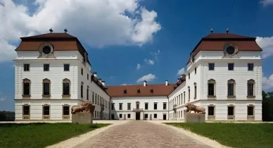 Pápa Esterházy kastély Pápai Esterházy-kastély