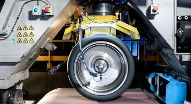 Uno degli apparecchi utilizzati per testare i pneumatici Pirelli Pirelli gomme