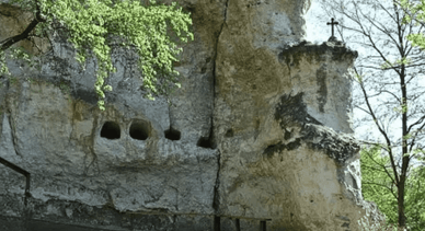 Бакотський скельний монастир