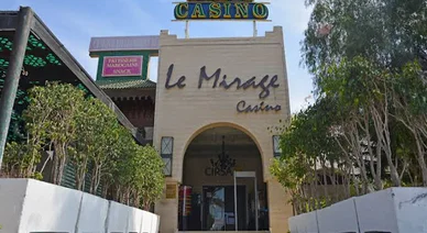كازينو لو ميراج (Le Mirage Casino): واجهة المدخل الخارجي للكازينو في المغرب
