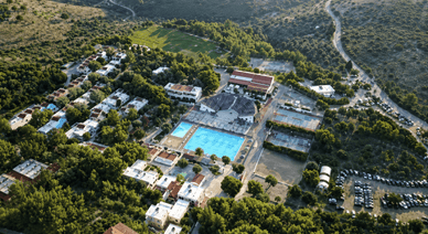 Αθλητική κατασκήνωση με χαρακτήρα village