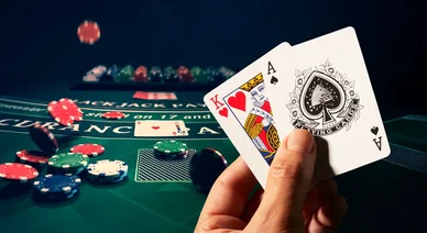 Main blackjack cartes As Roi jeu.
