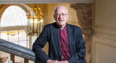 Portrait officiel de George Carey.