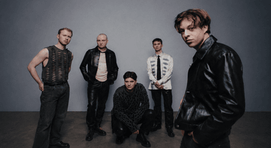 Die fünf Musiker von Giant Rooks stehen zusammen für ein aktuelles Bandporträt