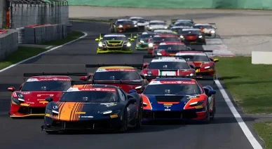 Auto Ferrari con pneumatici Pirelli sul circuito Ferrari Challenge Trofeo Ferrari con pneumatici Pirelli