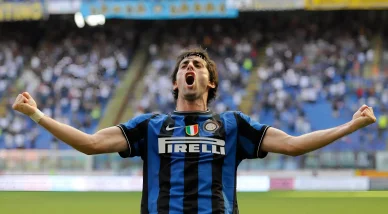 I giocatori dell'Inter Milano con le maglie Pirelli Pirelli e Inter Milano