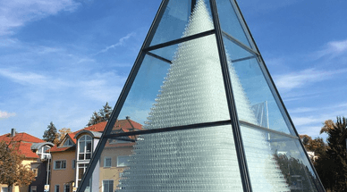 Kristallglaspyramide– eine Welt aus Glas und Glanz im Bayerischen Wald