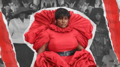 Portrait en gros plan d'Yseult, artiste charismatique et femme de conviction, dont le regard déterminé captive l'attention.