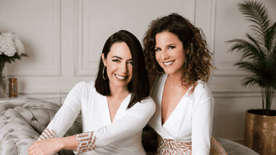 Paula Santos e Rita Almeida, cantoras do grupo português Bombocas, em sessão fotográfica