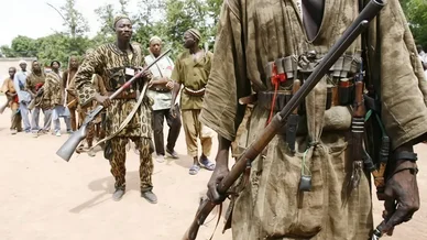 Groupe d’hommes armés lors de l’attaque perpétrée par des peuls transhumants à Kétou.
