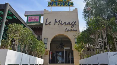 كازينو لو ميراج (Le Mirage): تجربة ترفيهية مميزة وألعاب كازينو في المغرب كازينو لو ميراج (Le Mirage Casino): واجهة المدخل الخارجي للكازينو في المغرب