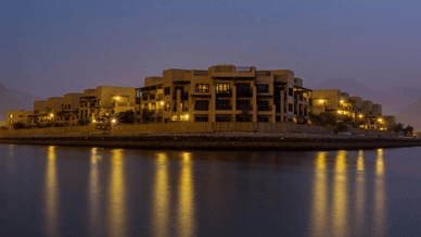 Чотиризірковий курортний комплекс Atana Musandam Resort, розташований у місті Хасаб на півострові Мусандам